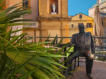 Agrigento - Statue des Schriftstellers Andrea Camilleri