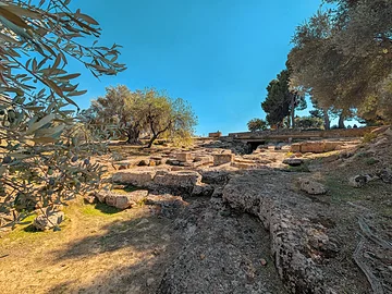 Tal der Tempel - Die frühchristliche Nekropole zwischen dem Heraklestempel und dem Concordiatempel.