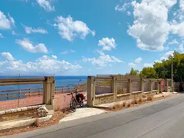 Ein Fahrrad steht vor der Villa des ehemaligen Mafia-Bosses Giuseppe Greco.