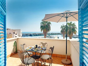 Sizilien konzentriert - Porticello - Ferienwohnungen am Hafen mit eigener Terrasse
