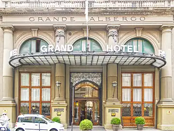 Eingang des 'Grand Hotel et des Palmes' in Palermo.