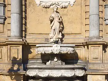 Springbrunnen an der Kreuzung der <strong><em>Via Maqueda</em></strong> und <strong><em>Via Vittorio Emanuele</em></strong>.