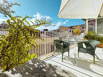 Die Terrasse der Ferienwohnung 'Terrazza del Merlo' in Palermo.