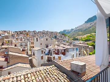 Buying property in Sicily - Searching in English