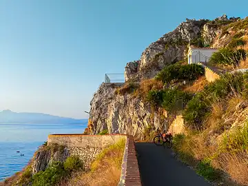 Die Kapelle am Capo Zafferano während des Sonnenaufgangs.