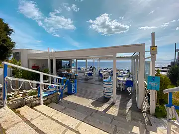 Die Strandbar 'Il Nodo' am Dorfstrand von Sant'Elia.