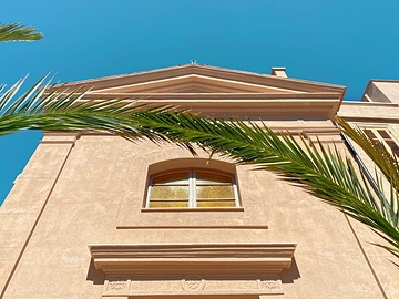 Die Fassade der Kirche 'Chiesa Maria SS. Addolorata' in Sant'Elia.