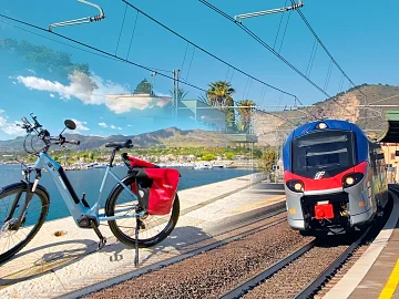 Fahrrad und Zug in Santa Flavia