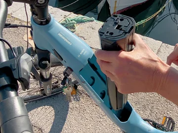 Rent a bike in Sicily - Video tutorials - Battery handling