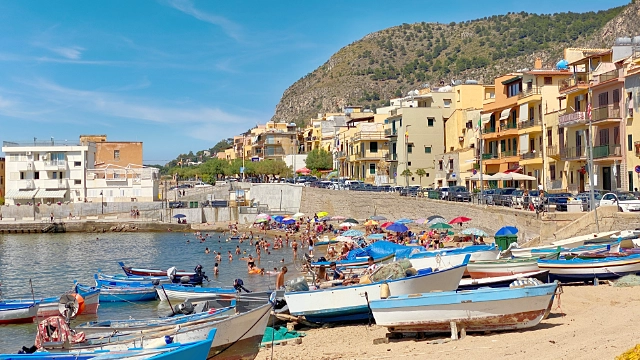 Sizilien - Aspra - Strandpromenade am Golf von Palermo