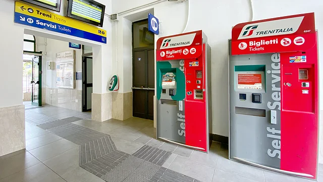 Sizilien mit dem Zug - Fahrkartenautomaten
